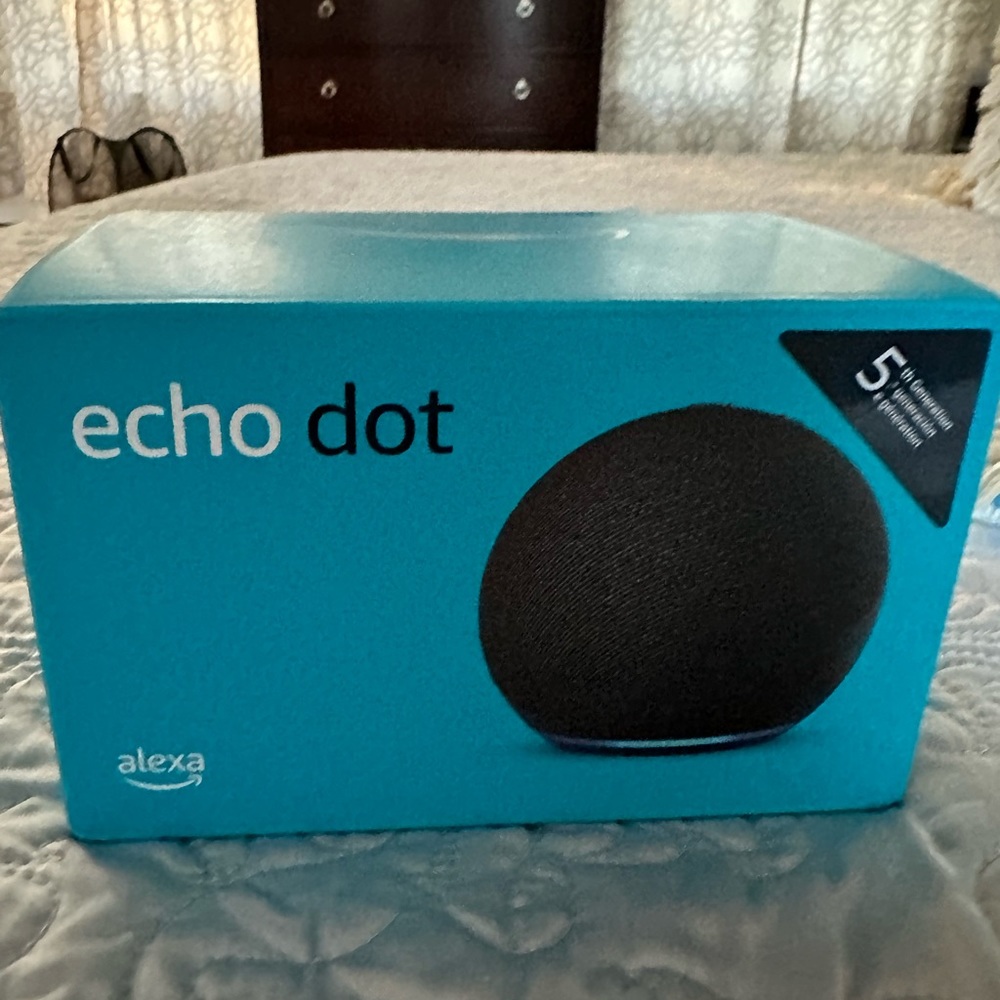 Brand new unsealed Echo dot with Smart plug